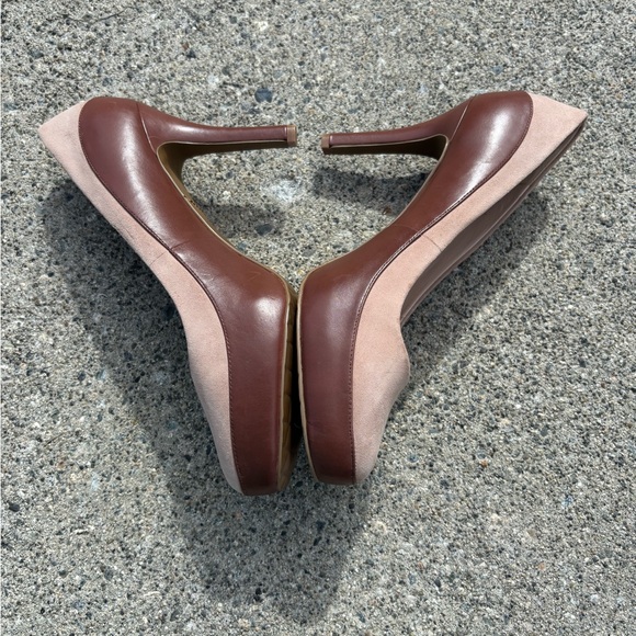 Rockport leather and suede two tone brown and nude pumps 9 wide - Picture 2 of 5
